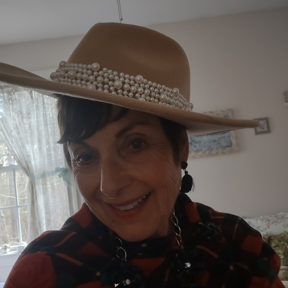 Scoop Fedora Hat with pearl accents 100% wool fully lined - OS - Picture 5 of 6